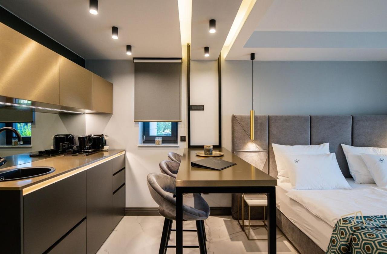 Luxury Apartments In Villa Curiera مالينسكا المظهر الخارجي الصورة